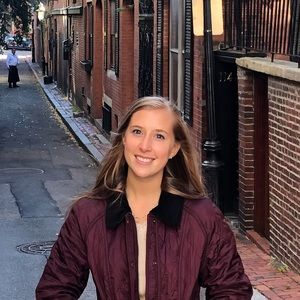 Meet your Posher, Emily